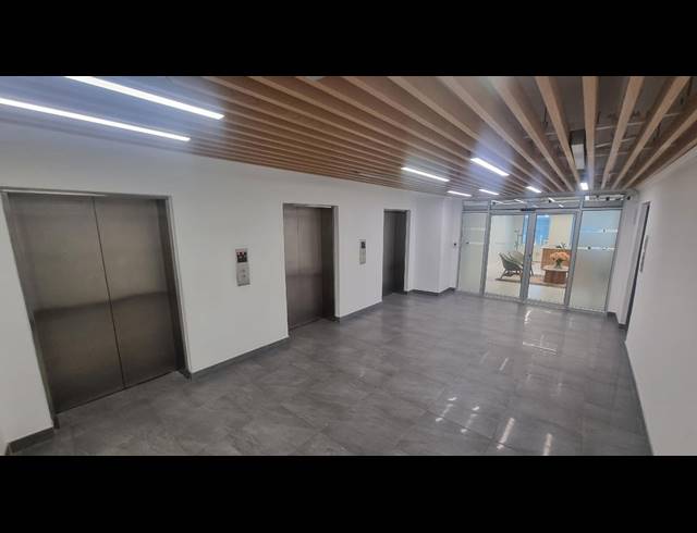1,133.10M² OFFICE TO LET IN FORESHORE
